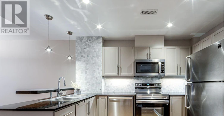 23-11 Niagara Street, Toronto, ON, M5V 3N9 - 3