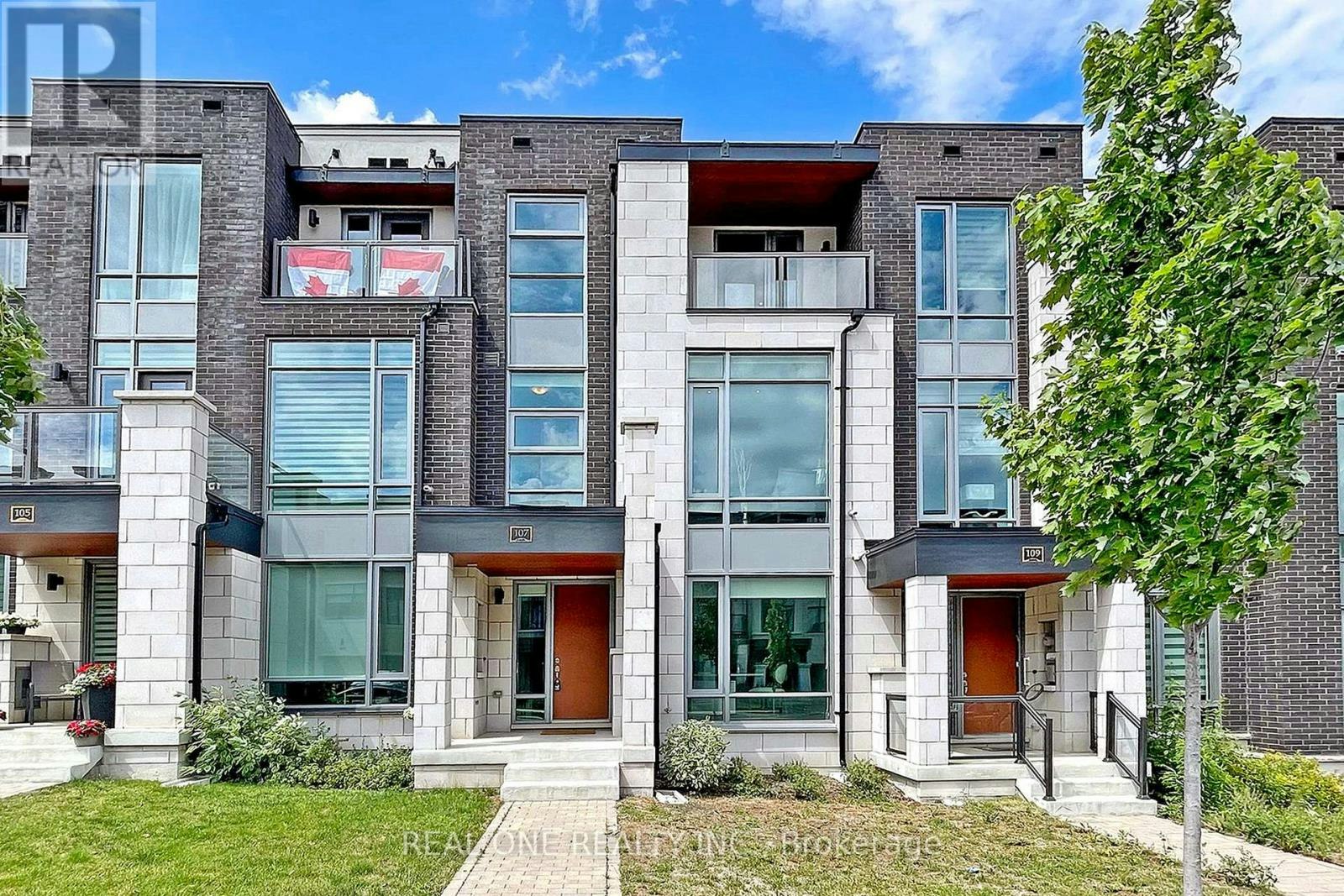 107 Carrville Woods Circle, Vaughan, ON, L6A 4Z6