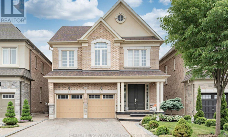 61 Ross Vennare Crescent