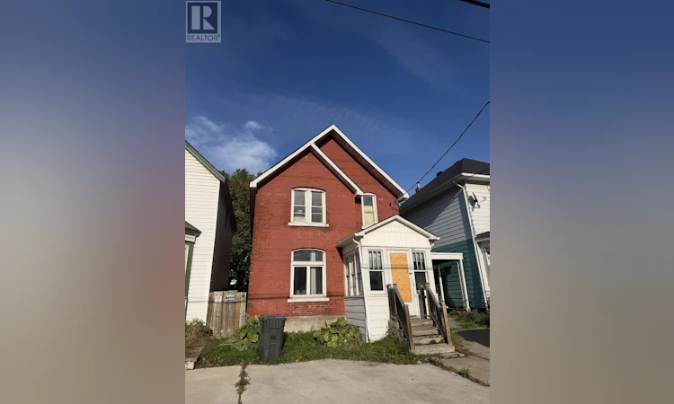 160 Albert Street E