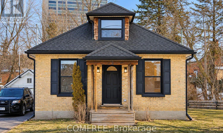 2 Esson Street