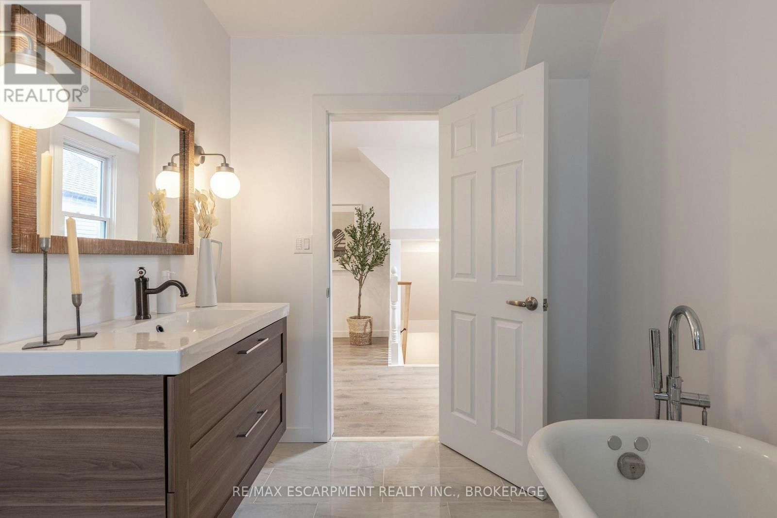 MAIN-50 Fifth Street, Welland, ON, L3B 4Z5 - 13
