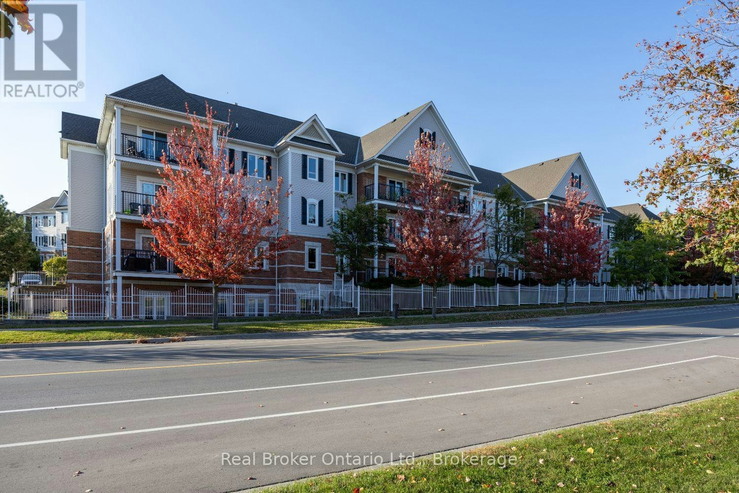 108-106 Aspen Springs Drive, Clarington, ON, L1C 5N7