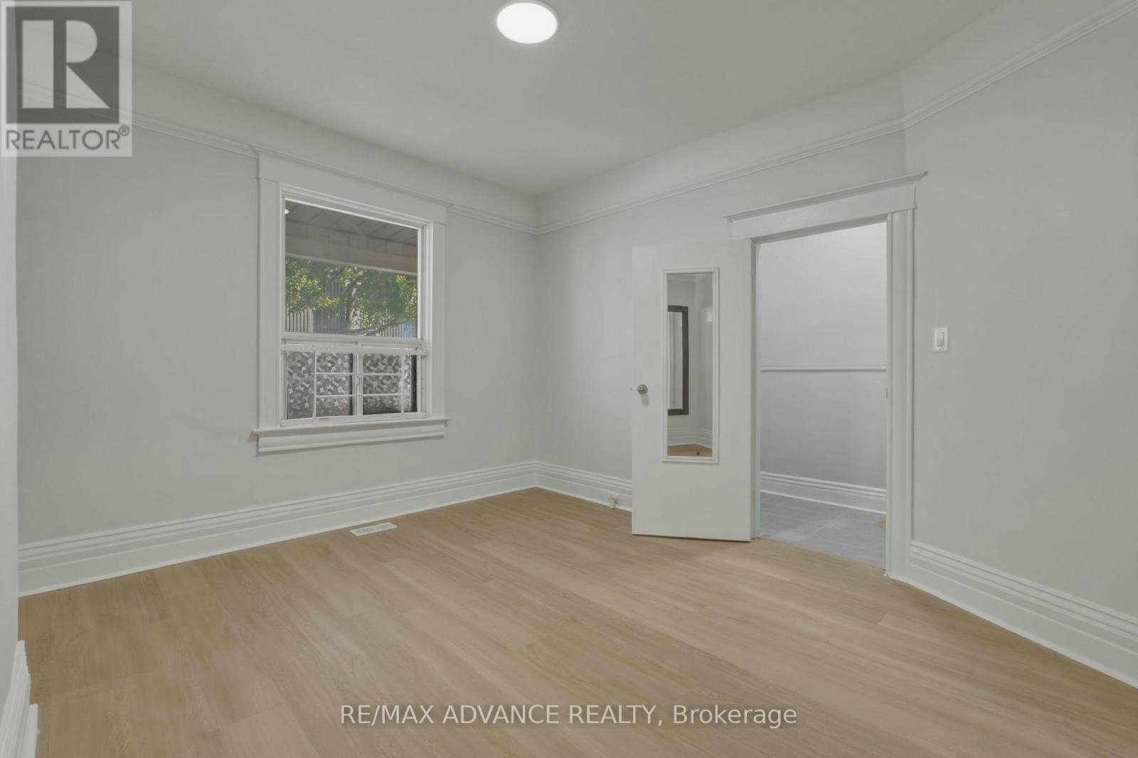 82A Augusta Avenue, Toronto, ON, M5T 2L1