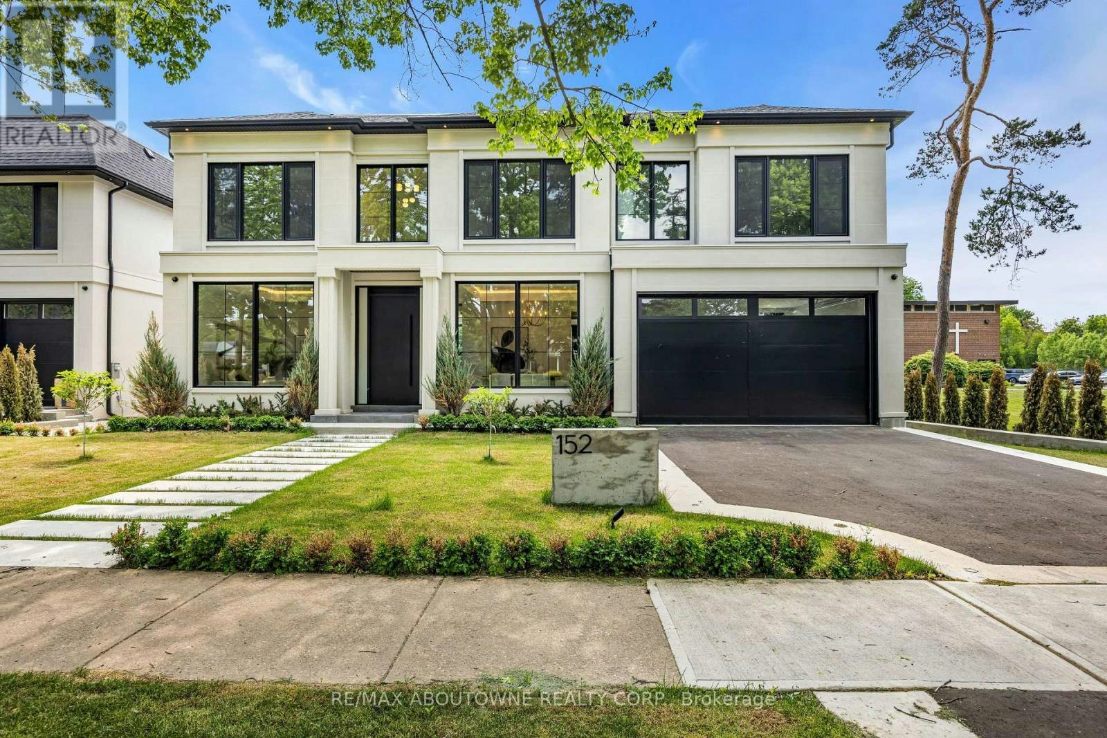 152 Third Line, Oakville, ON, L6L 3Z8