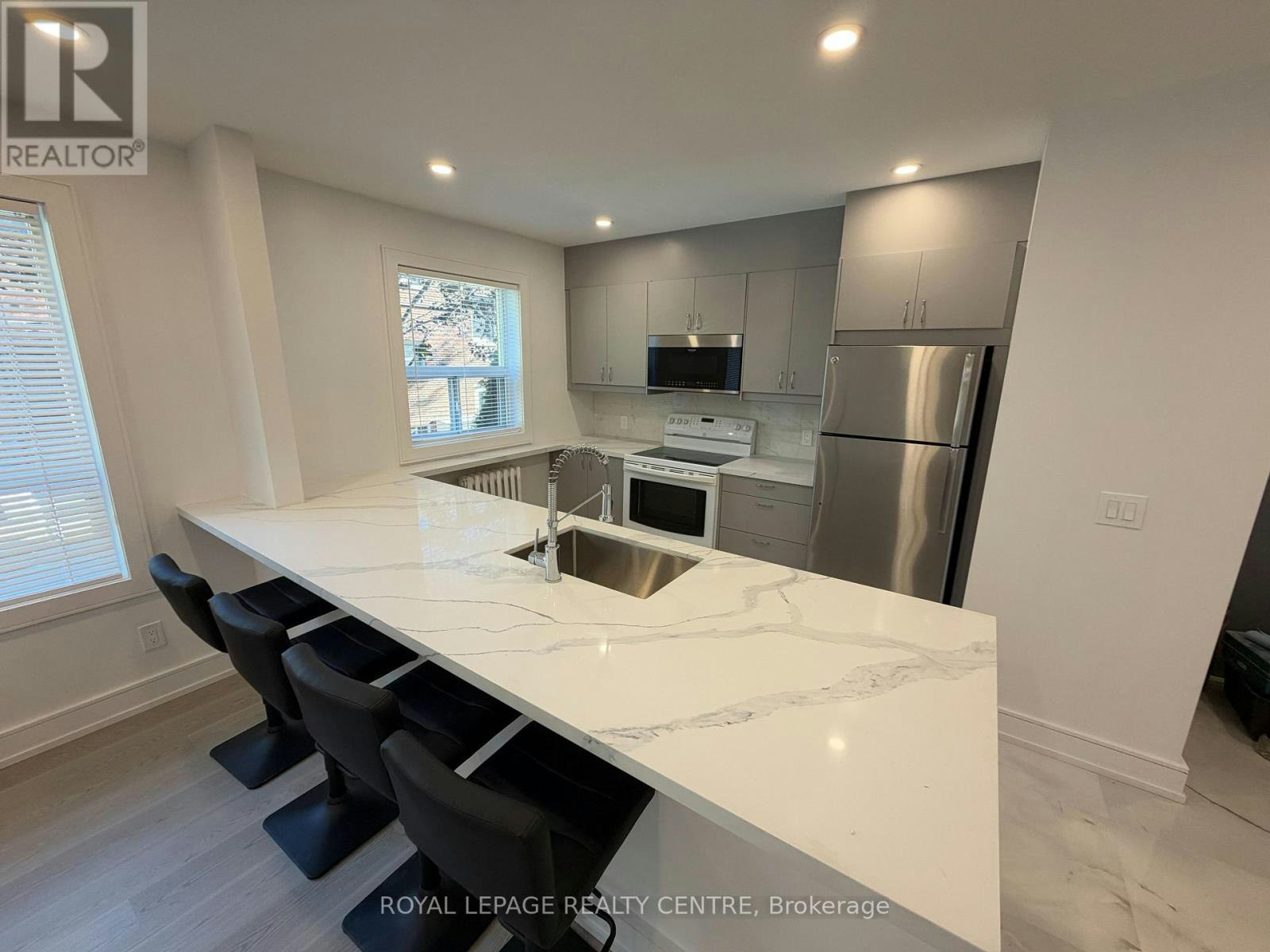 6-342 Lakeshore Road W, Mississauga, ON, L5H 1H1 - 2