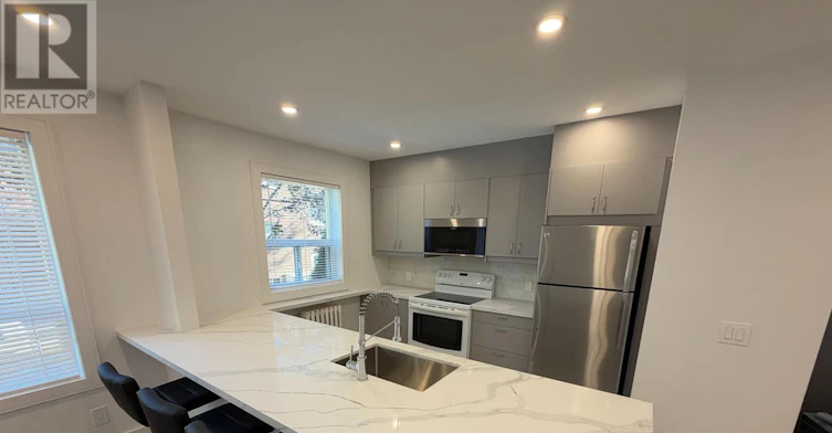 6-342 Lakeshore Road W, Mississauga, ON, L5H 1H1 - 2