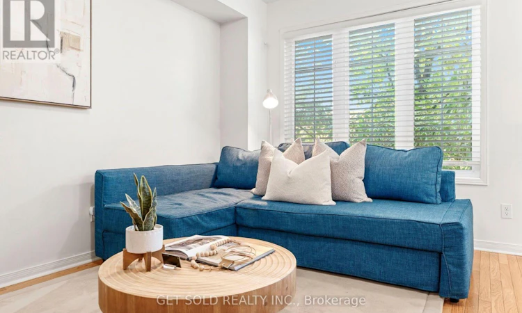 33 Sergio Marchi Street