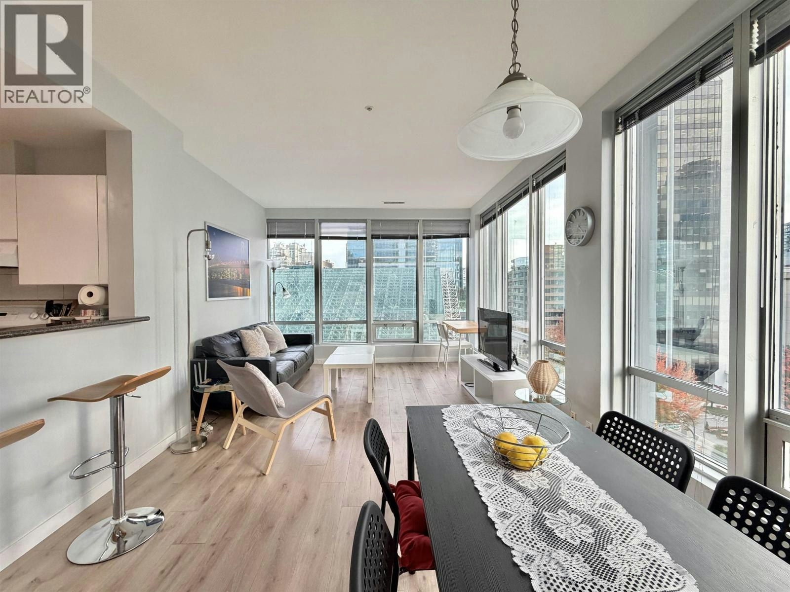 501-989 Nelson Street, Vancouver, BC, V6Z 2S1