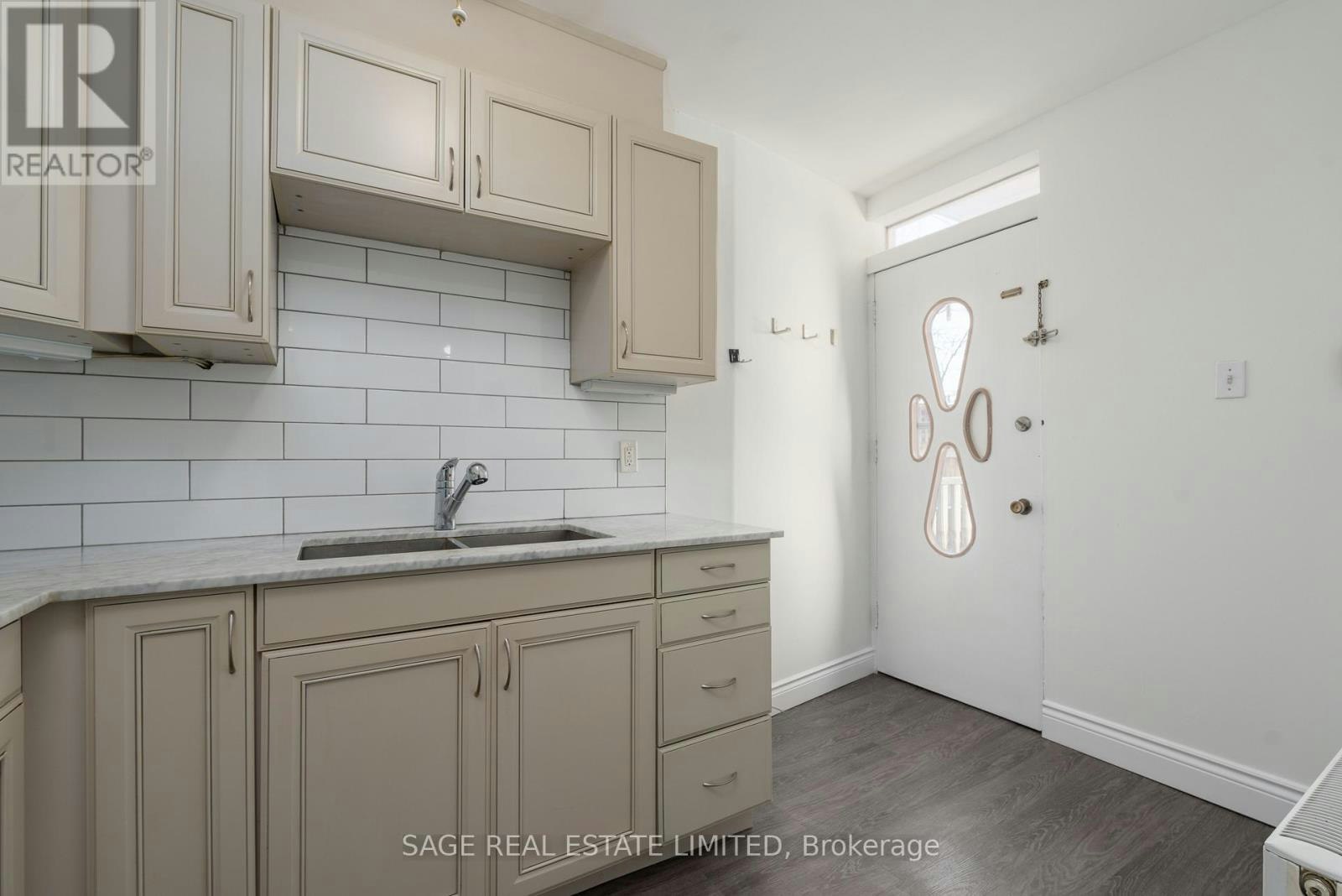 1B-8 Brookmount Road, Toronto, ON, M4L 3N1 - 2
