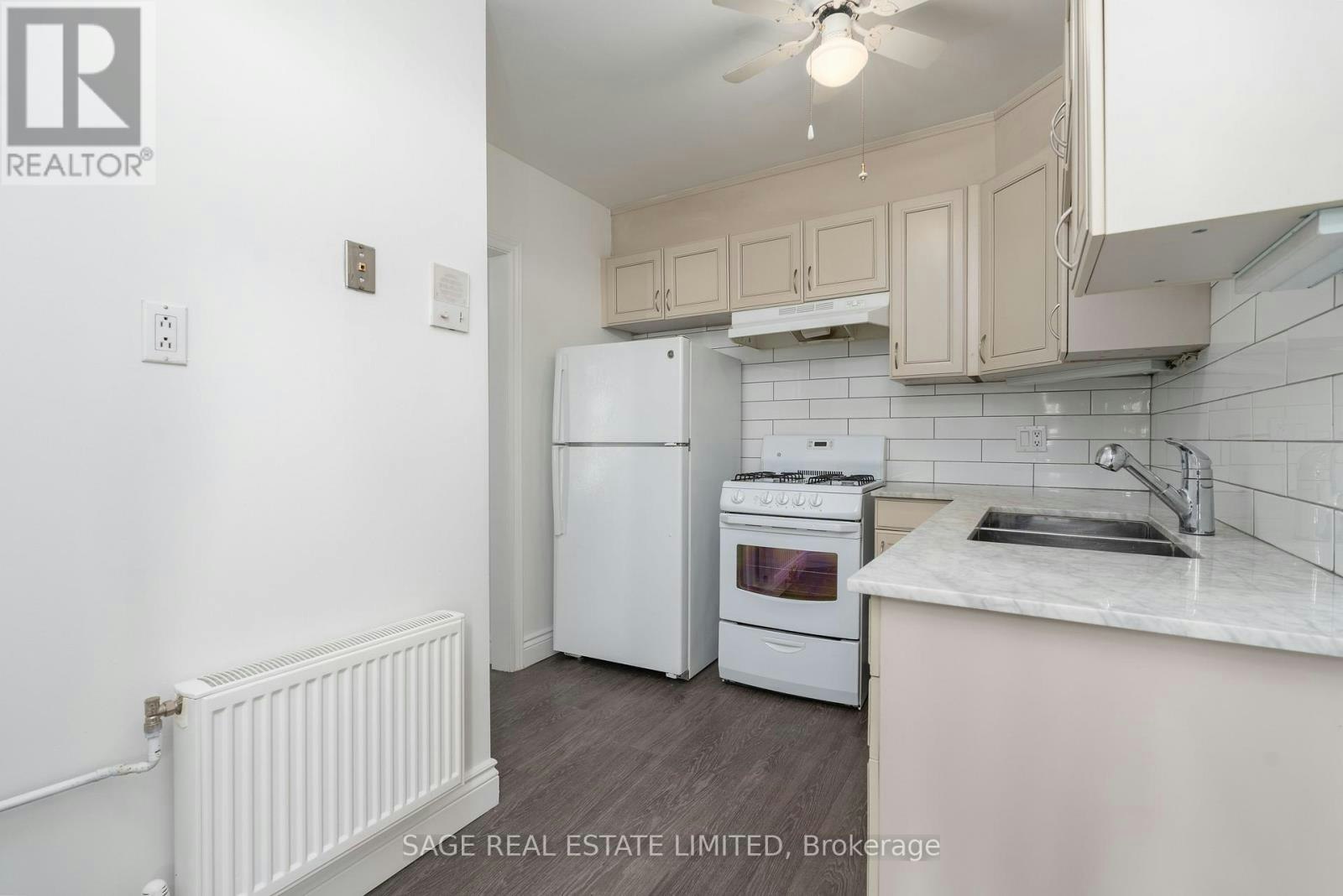 1B-8 Brookmount Road, Toronto, ON, M4L 3N1 - 3