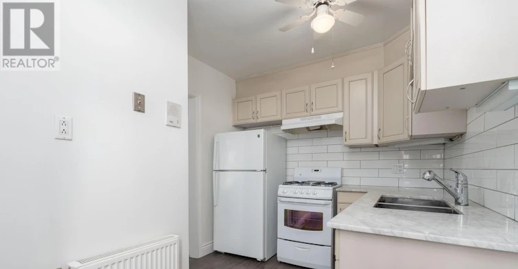 1B-8 Brookmount Road, Toronto, ON, M4L 3N1 - 3