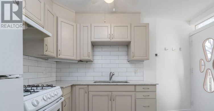 1B-8 Brookmount Road, Toronto, ON, M4L 3N1 - 4