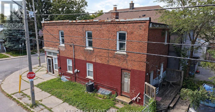 1-131 Chisholm Avenue, Toronto, ON, M4C 4V9 - 2