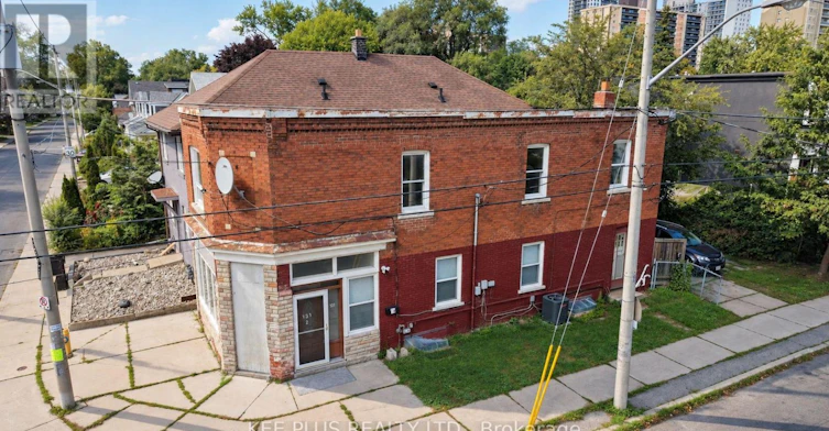 1-131 Chisholm Avenue, Toronto, ON, M4C 4V9