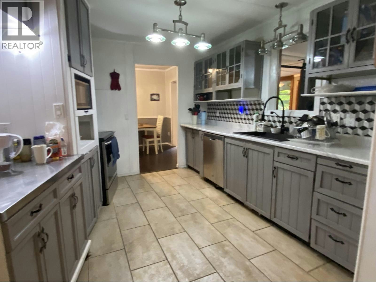 3927 Crescentview Avenue, Terrace, BC, V8G 3V9 - 9