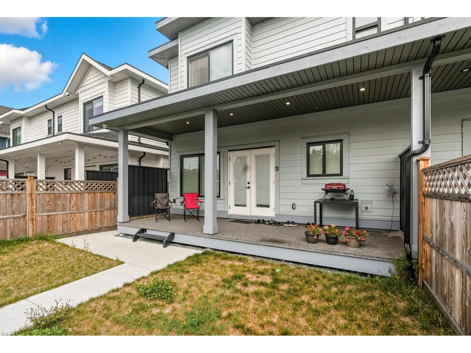 18470 64 Avenue, Surrey, BC, V3S 8J6 - 18