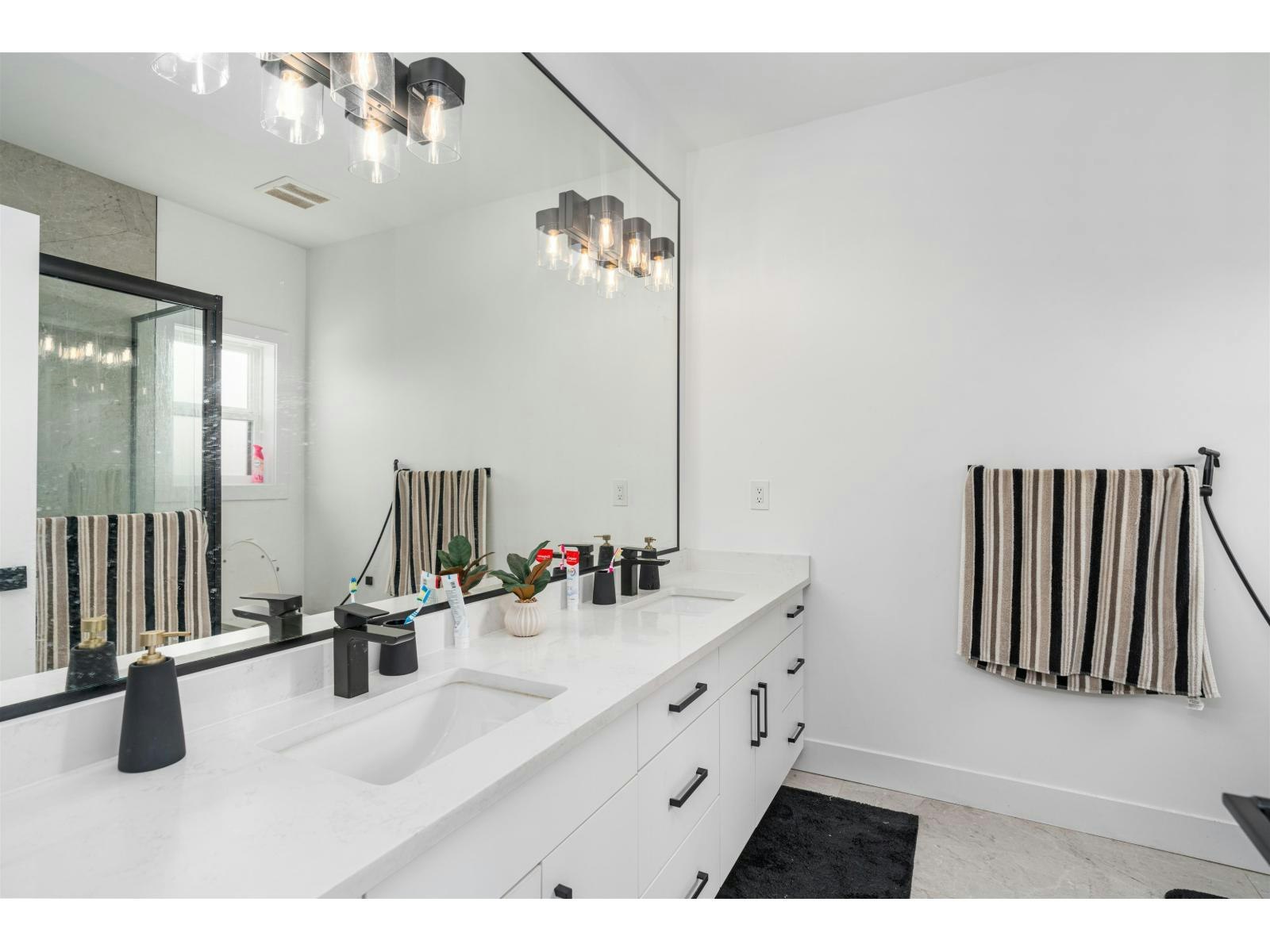 18470 64 Avenue, Surrey, BC, V3S 8J6 - 10