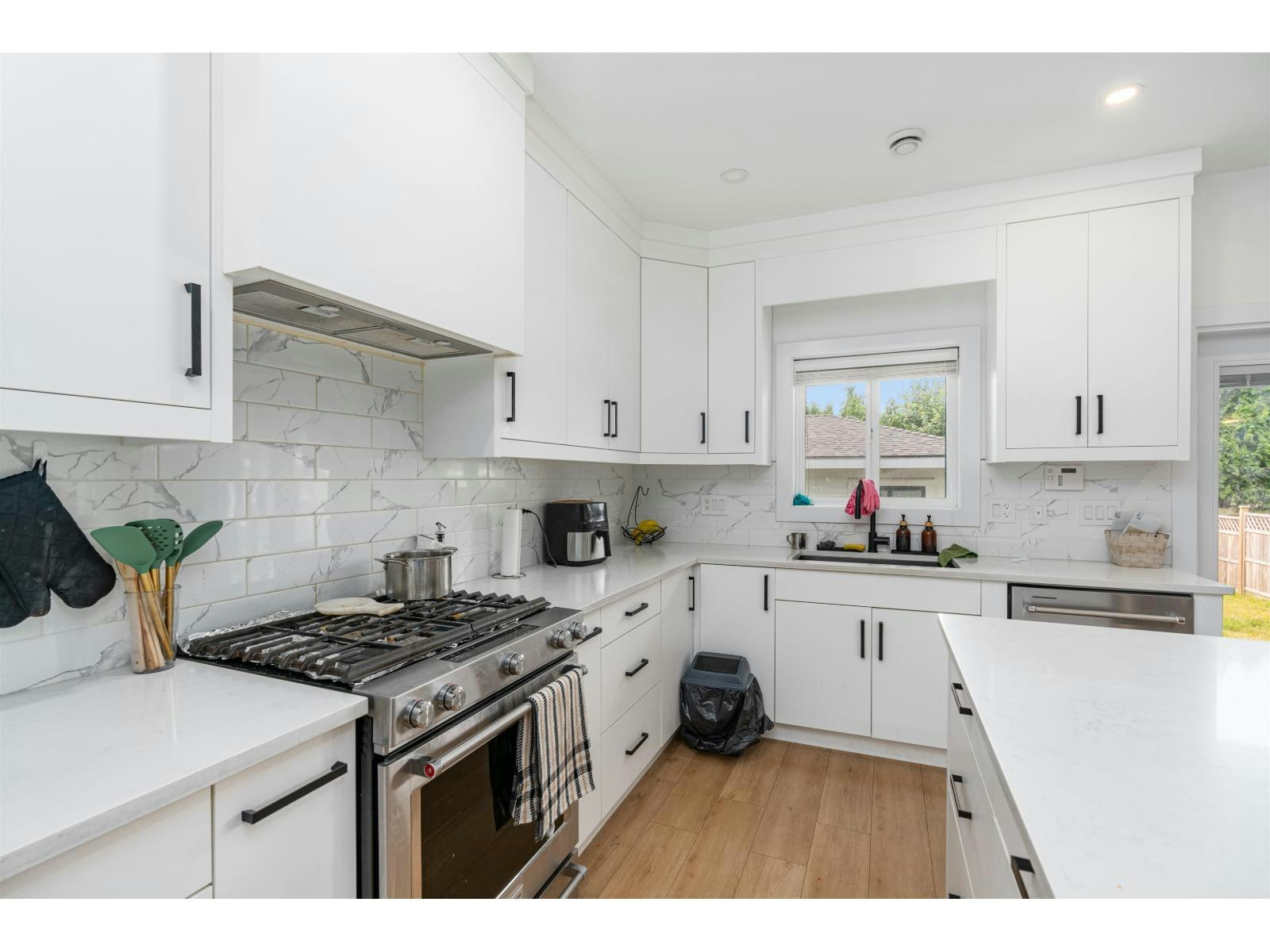 18470 64 Avenue - 5