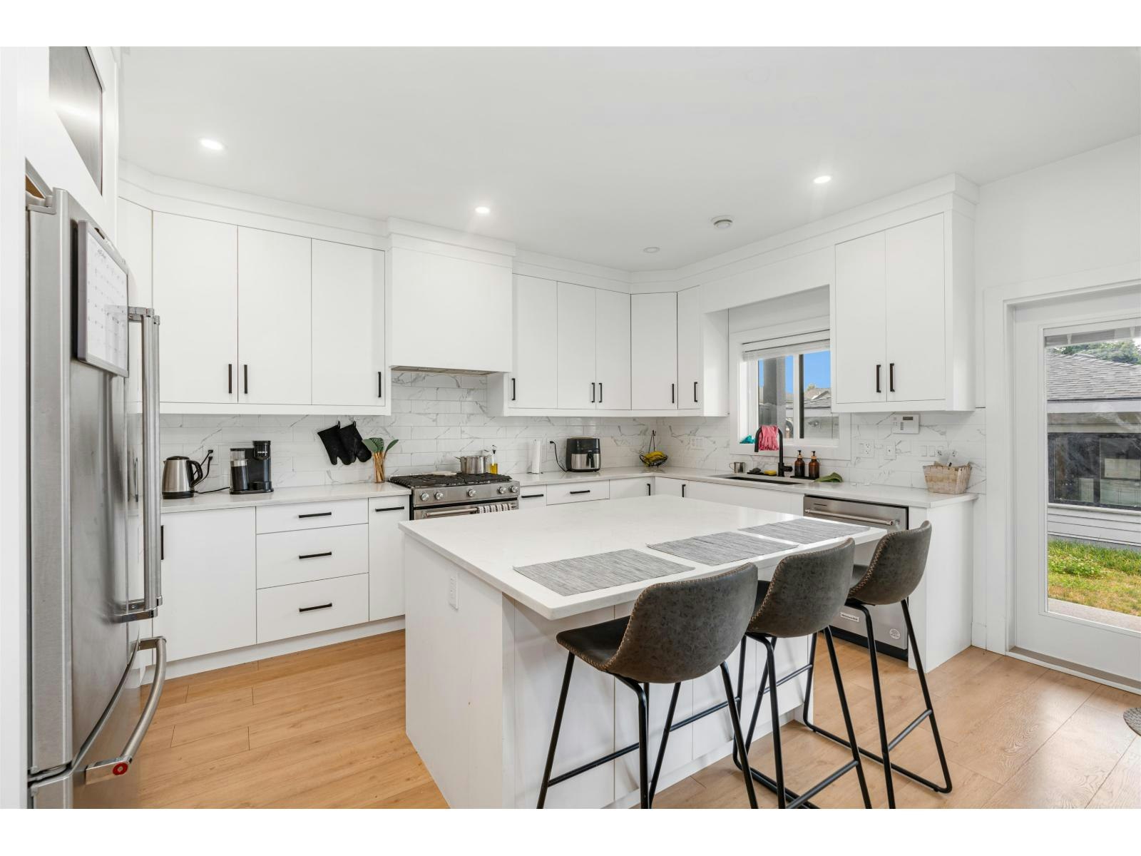 18470 64 Avenue - 4