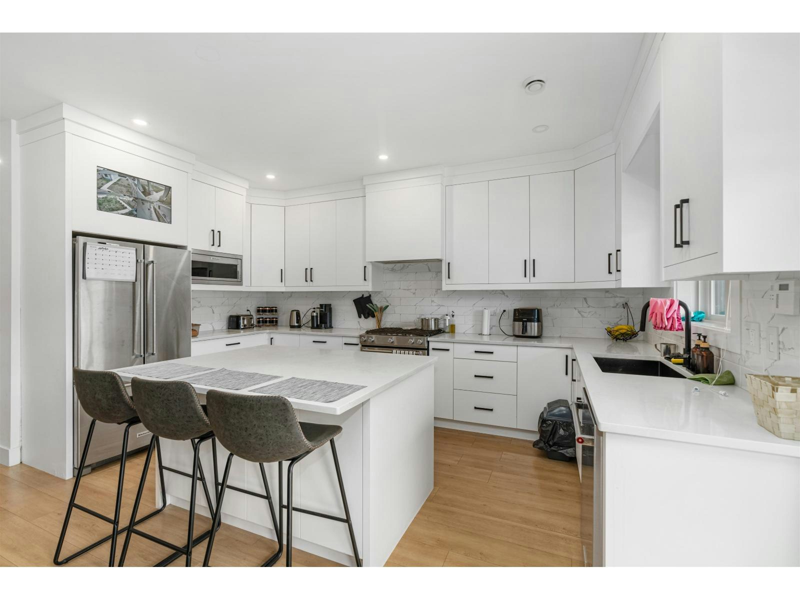 18470 64 Avenue - 3