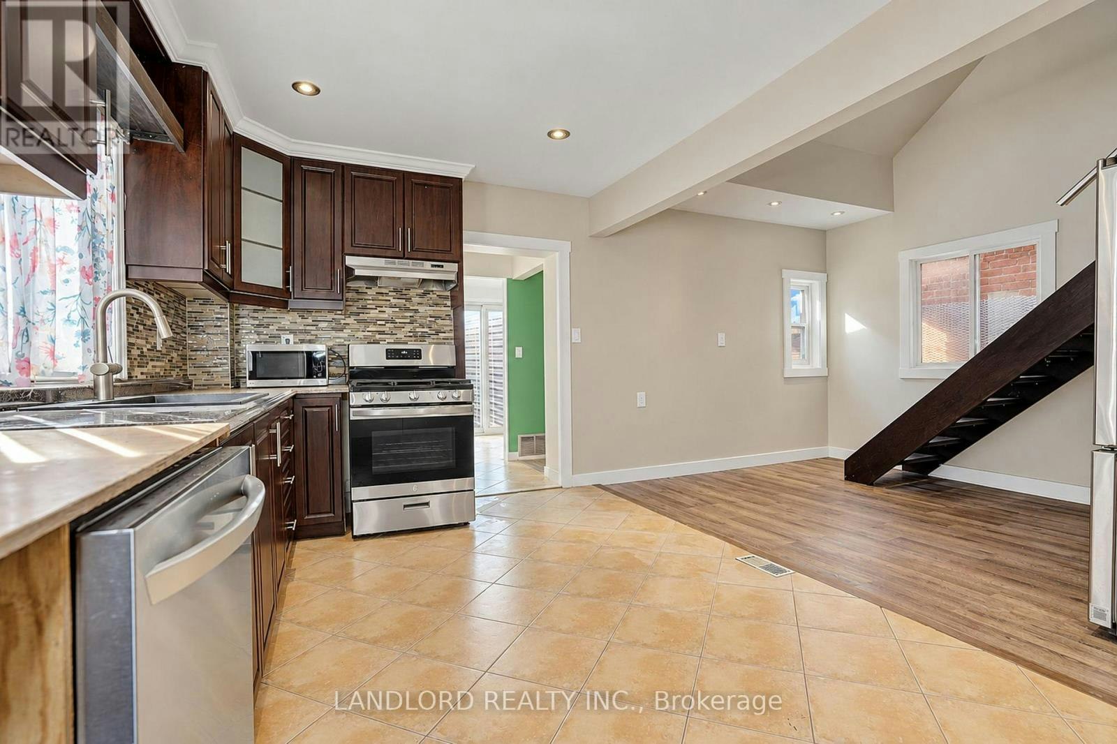 MAIN FL-45 Craydon Avenue, Toronto, ON, M6M 2C8 - 21