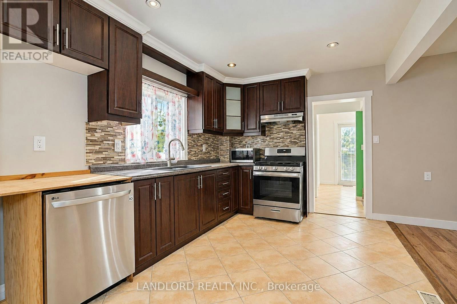 MAIN FL-45 Craydon Avenue, Toronto, ON, M6M 2C8 - 19
