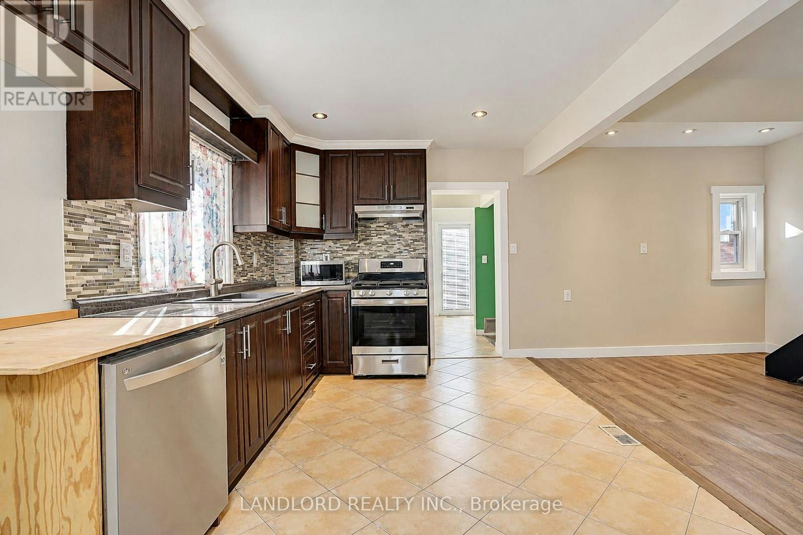 MAIN FL-45 Craydon Avenue, Toronto, ON, M6M 2C8 - 20