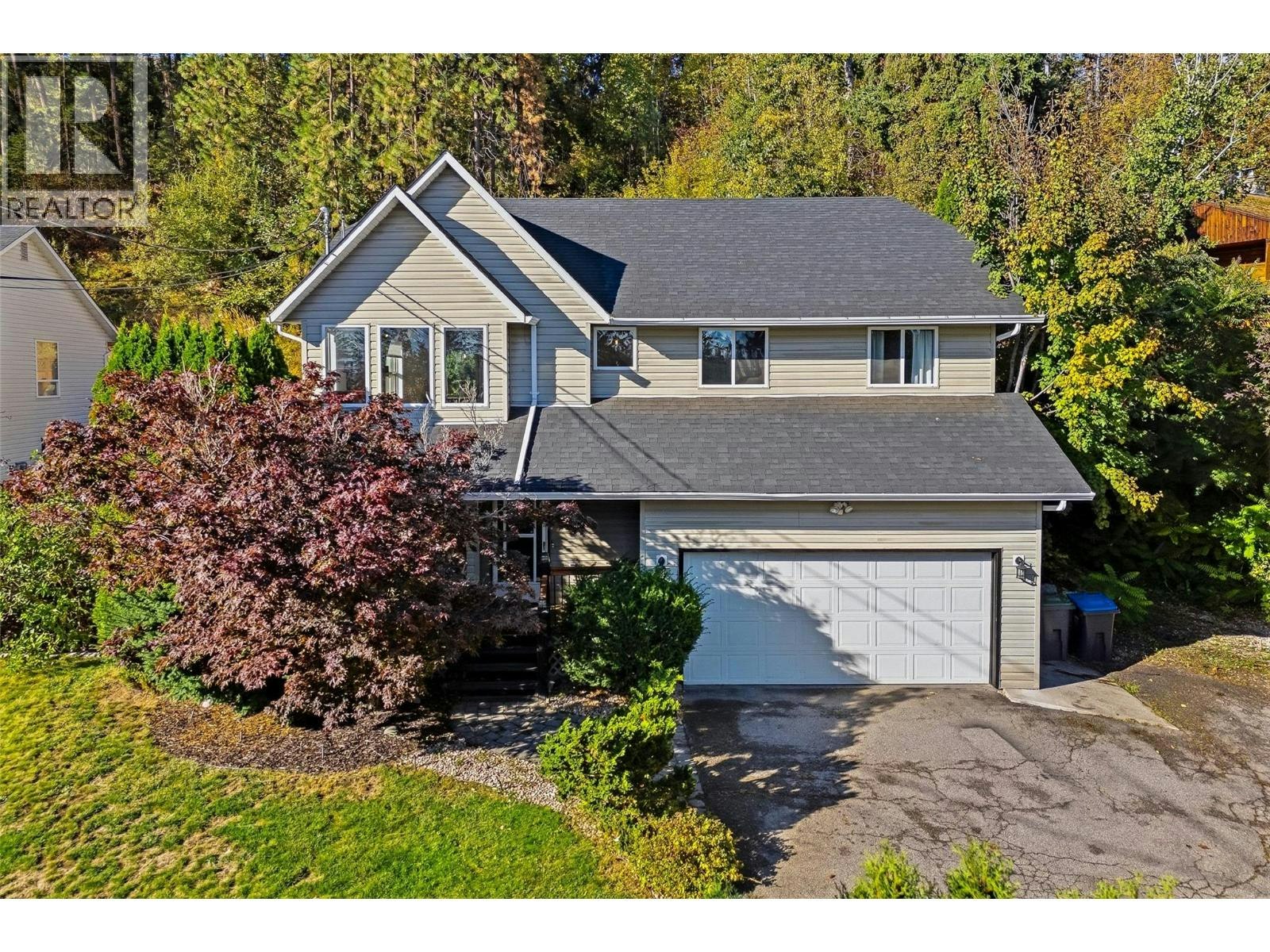 3220 Mciver Road, West Kelowna, BC, V4T 1G1