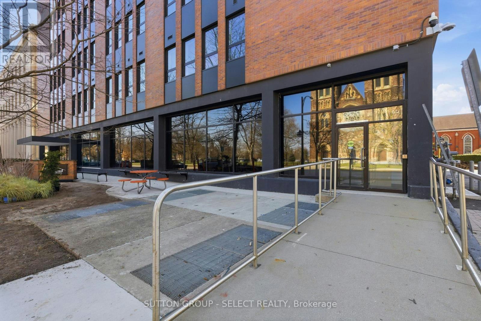 213-195 Dufferin Avenue, London, ON, N6K 1K7 4