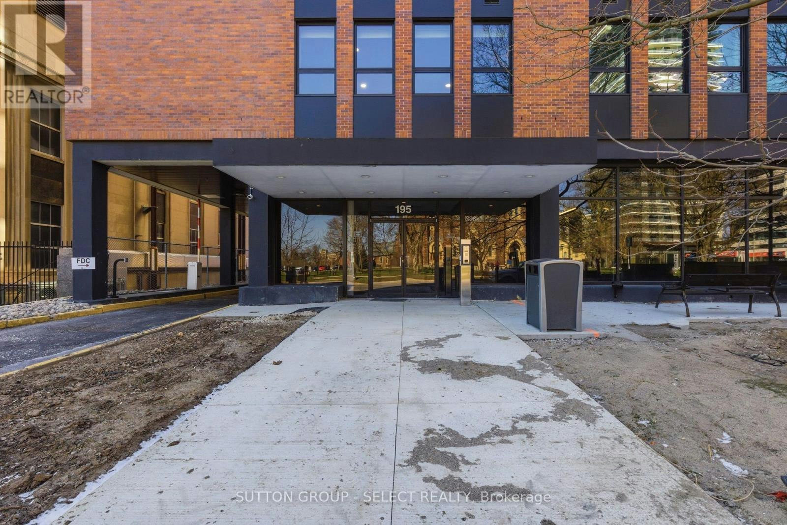 413-195 Dufferin Avenue, London, ON, N6K 1K7 3