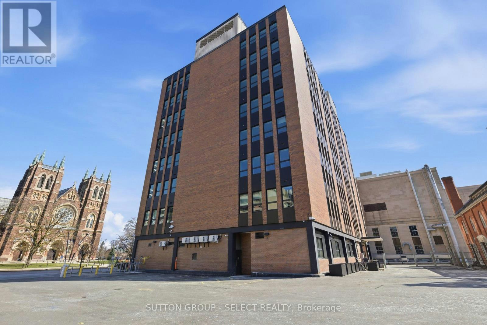 413-195 Dufferin Avenue, London, ON, N6K 1K7 2