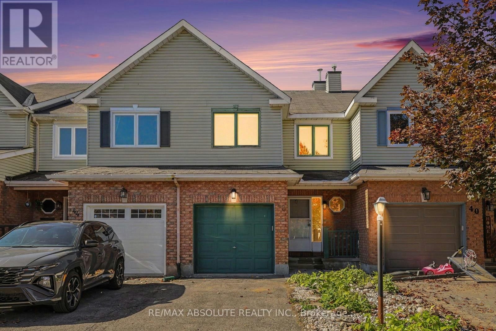 42 Roblyn Way, Ottawa, ON, K2G 5Z5