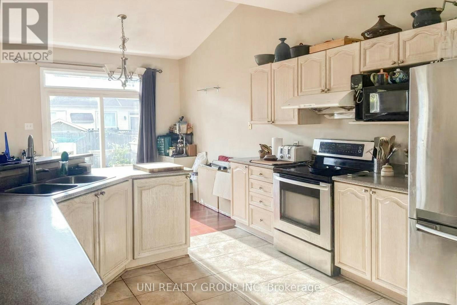 131 Lamplighters Drive, Ottawa, ON, K2J 0C1 - 9