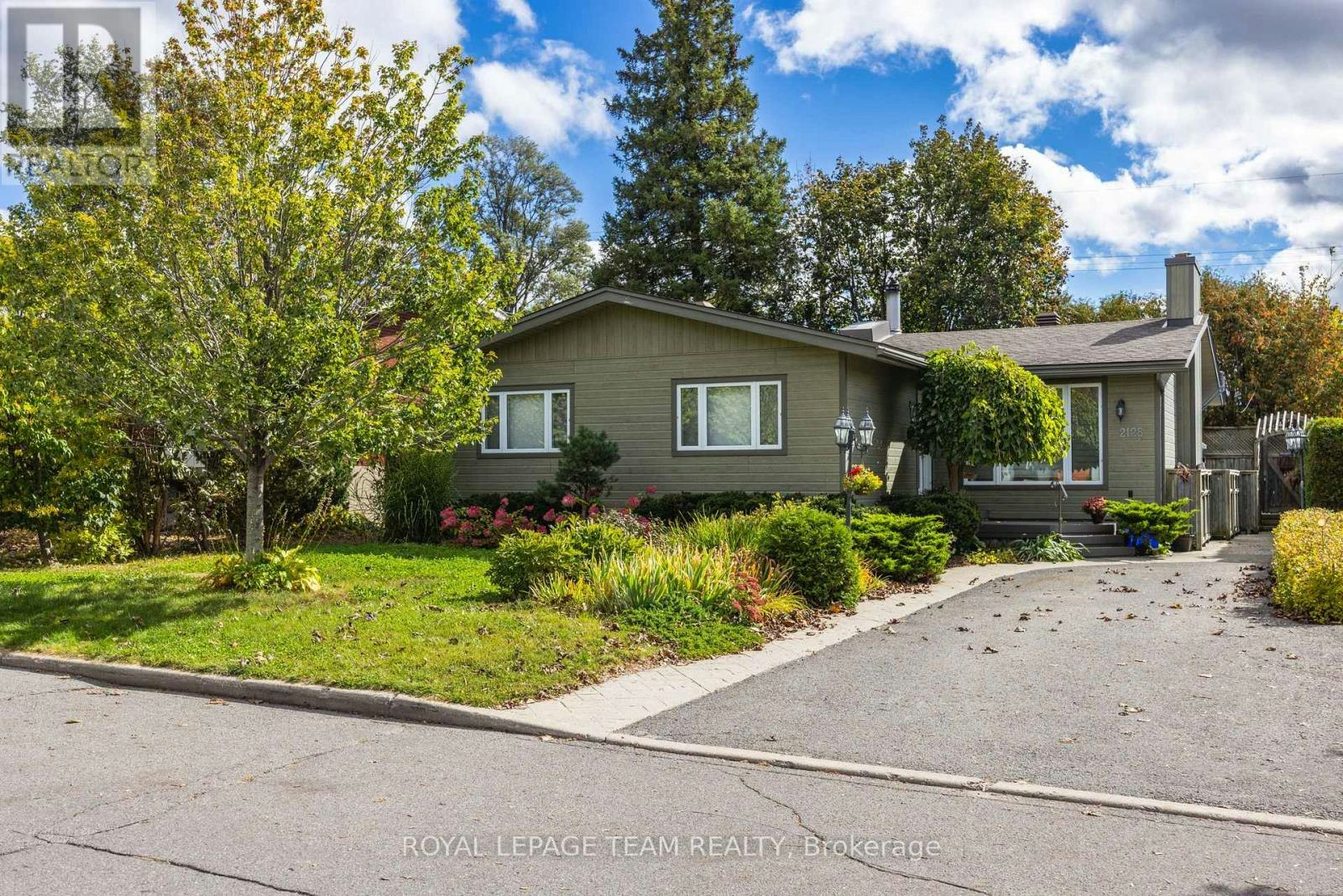 2128 Benjamin Avenue, Ottawa, ON, K2A 1P4