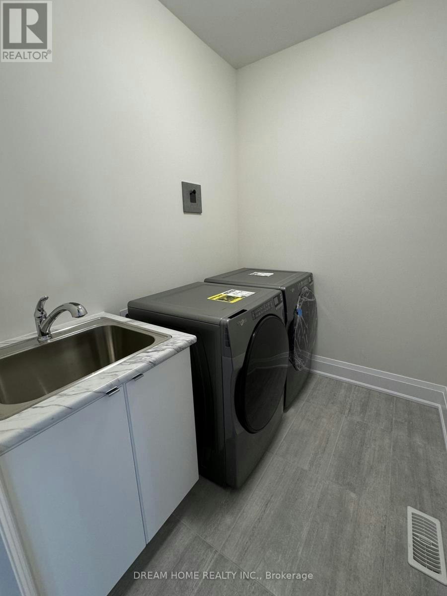 84 Tempel Street, Richmond Hill, ON, L4E 1K6 2