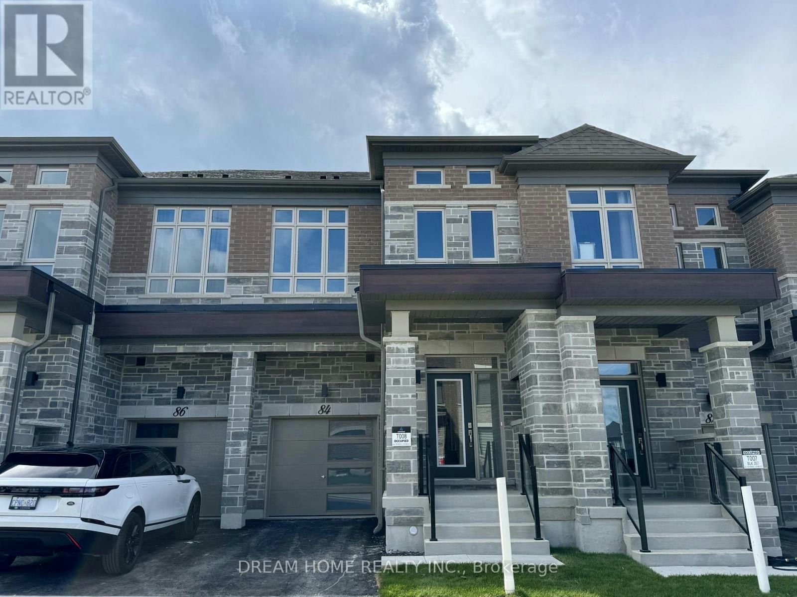 84 Tempel Street, Richmond Hill, ON, L4E 1K6 1