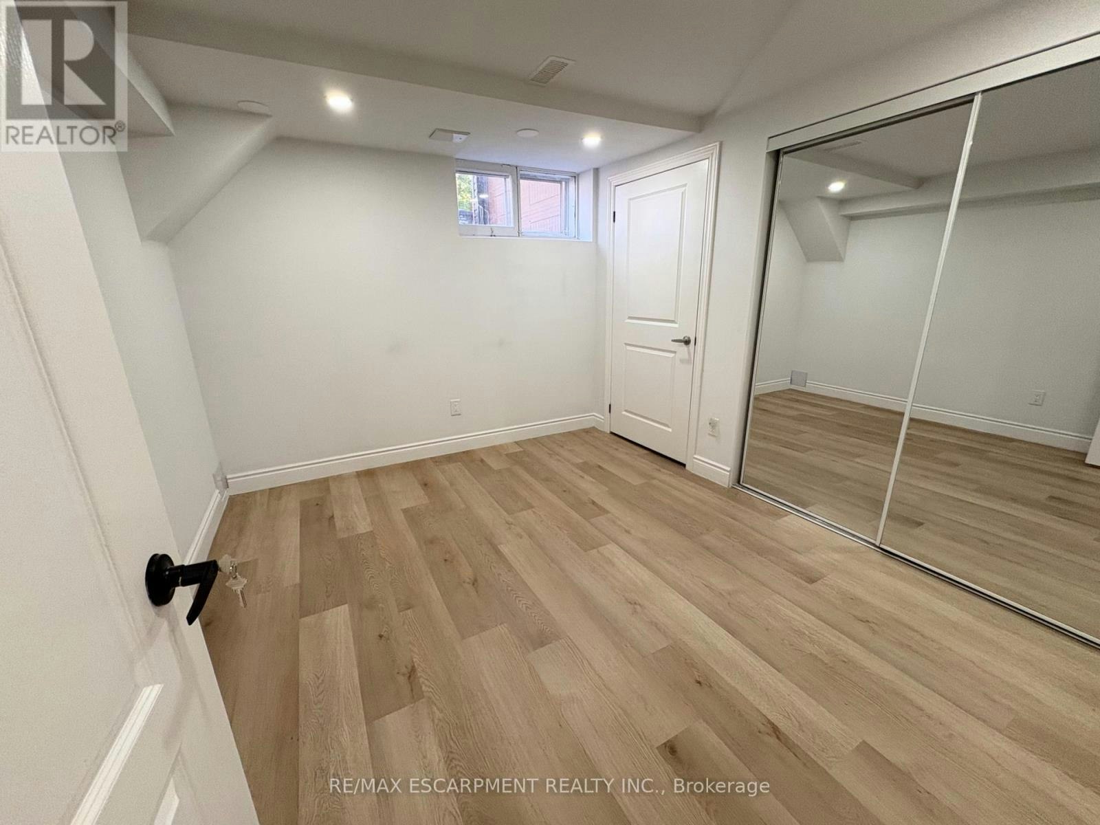 LOWER-292 Woodward Avenue, Milton, ON, L9T 1V2 - 9