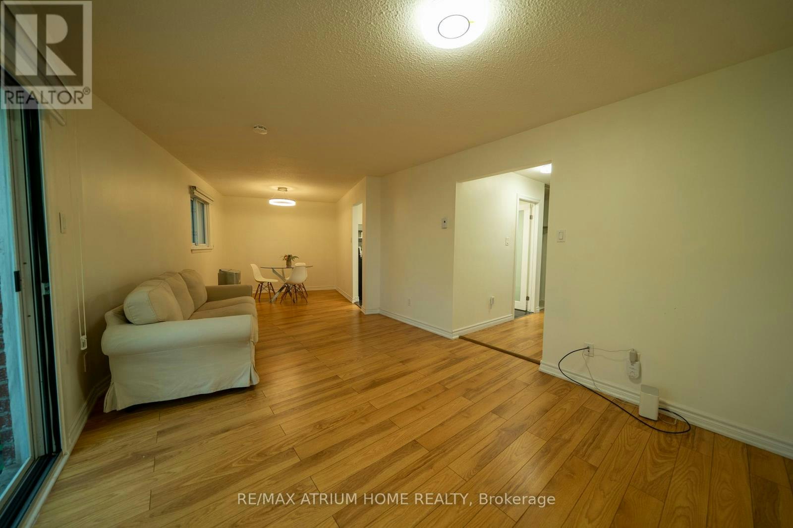 38 Reith Way, Markham, ON, L3T 5C7 2