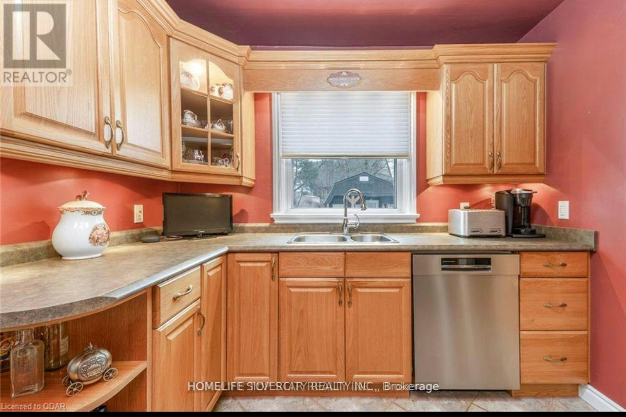 327 Victoria Avenue, Belleville, ON, K8N 2E2 - 3