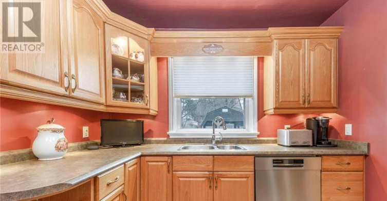 327 Victoria Avenue, Belleville, ON, K8N 2E2 - 3