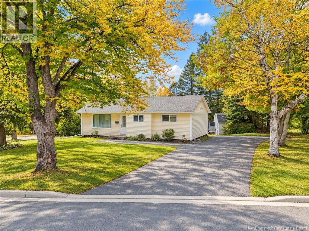7 Manchester Court, Fredericton, NB, E3B 4P2