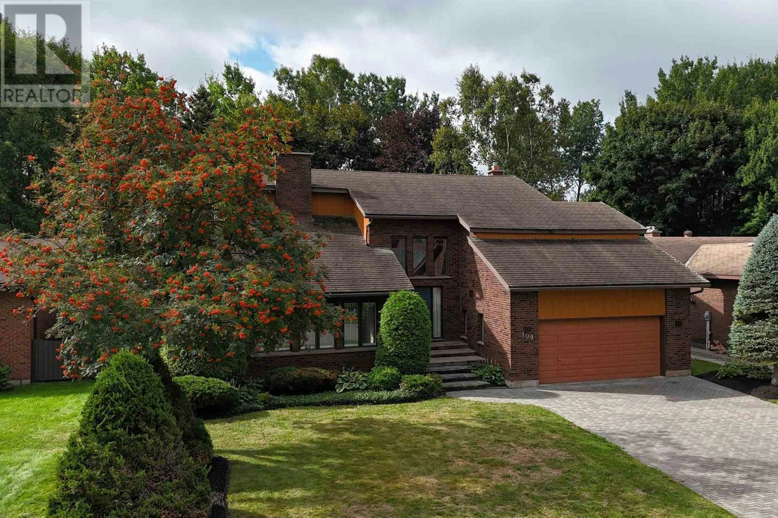 109 Greenview Lane, Sault Ste. Marie, ON, P6A 1L1 - 2