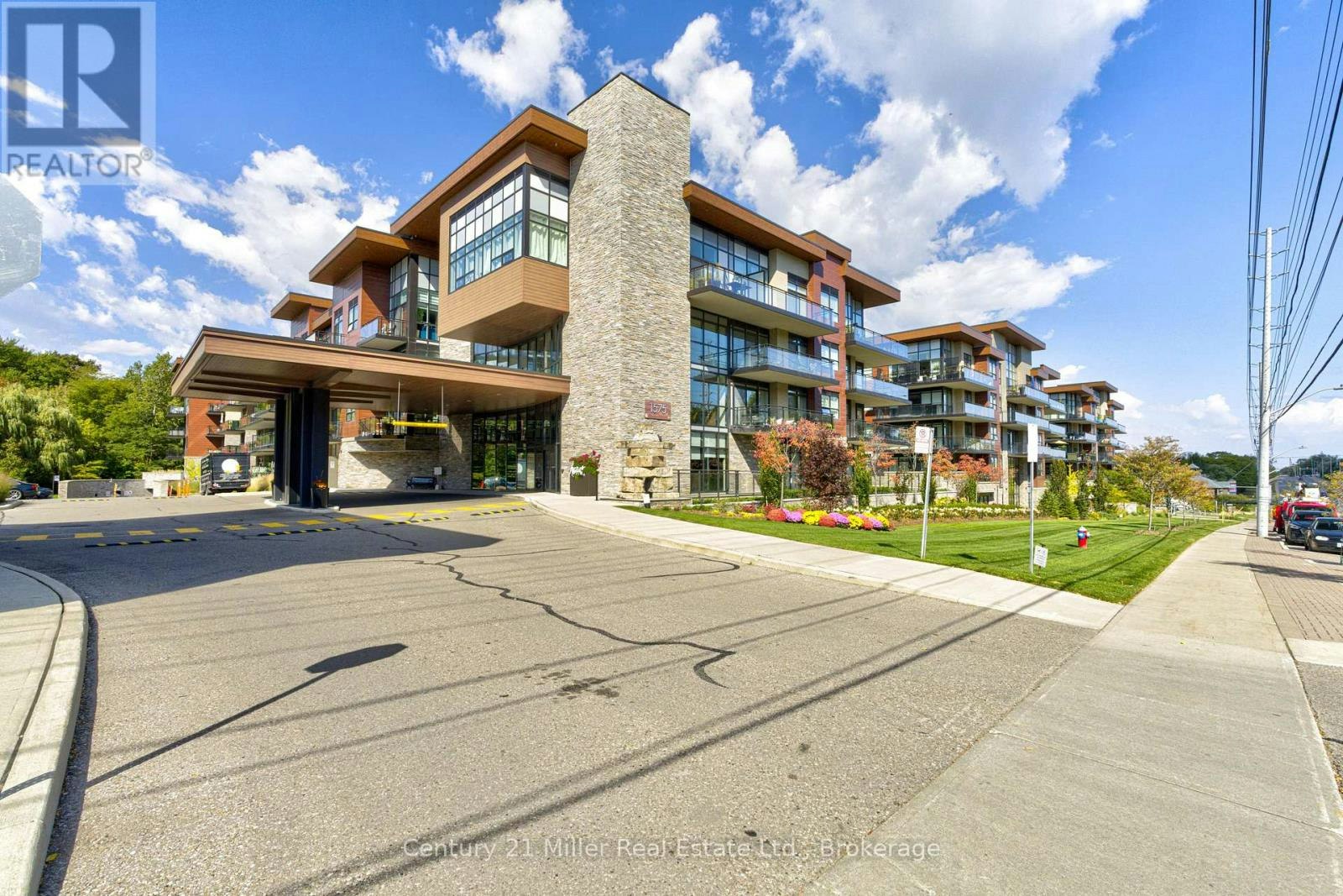 263-1575 Lakeshore Road W, Mississauga, ON, L5J 0B1
