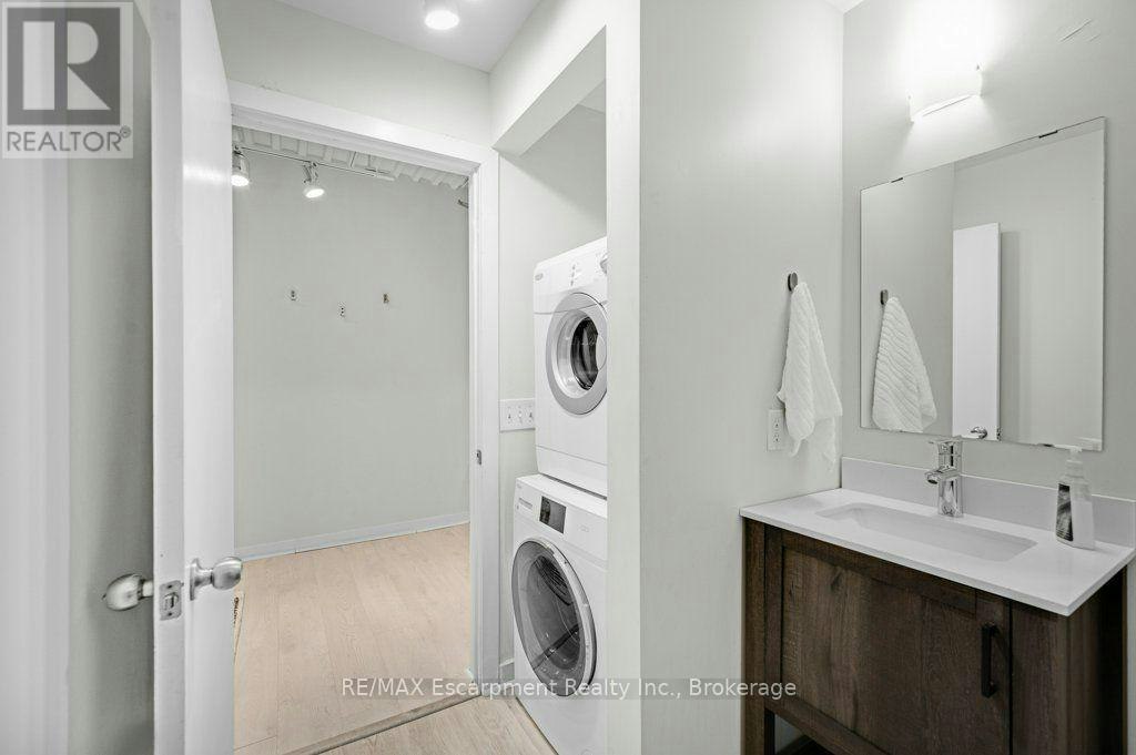 107-66 Bay Street S, Hamilton, ON, L8P 4Z6 - 9