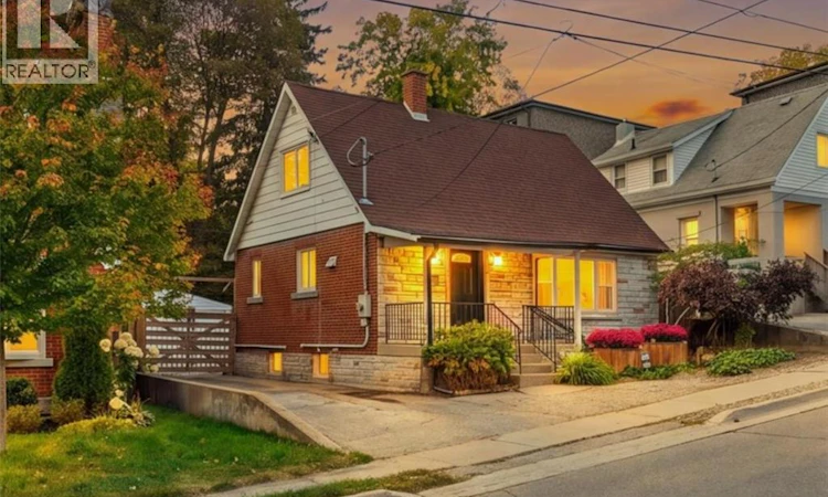 106 Cedar Street S