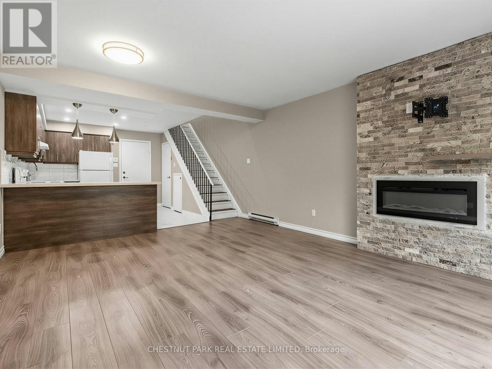 2-880 Broadview Avenue, Toronto, ON, M4K 2R1 - 2