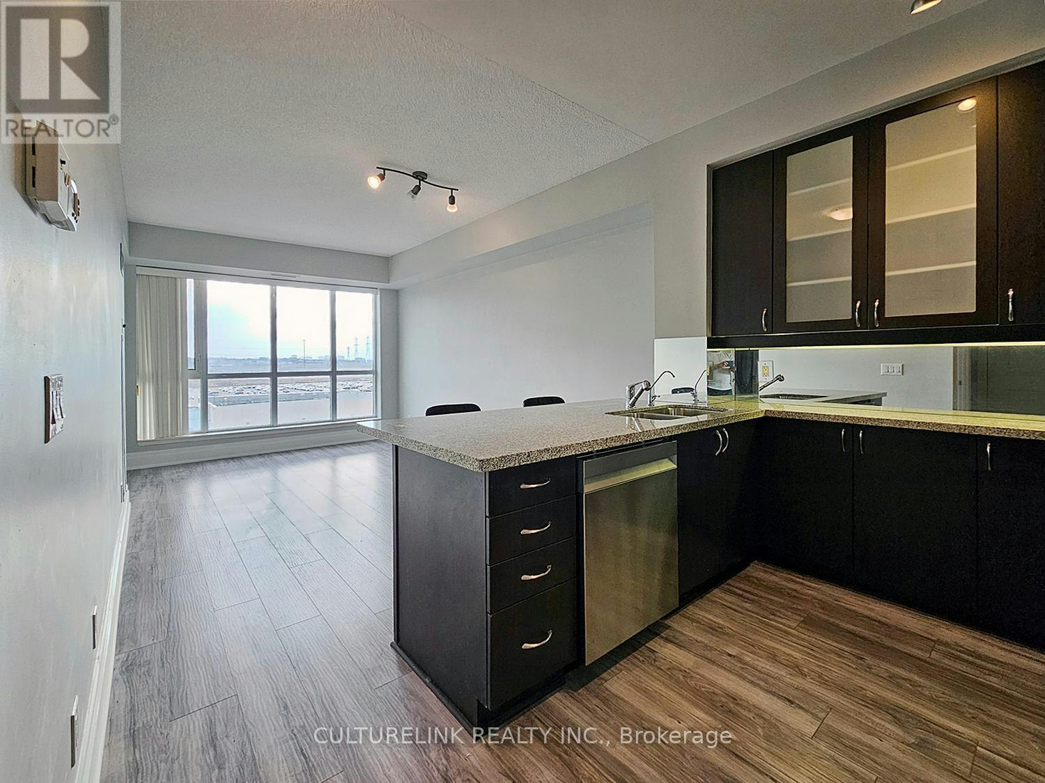607-57 Upper Duke Crescent, Markham, ON, L6G 0B9 - 6