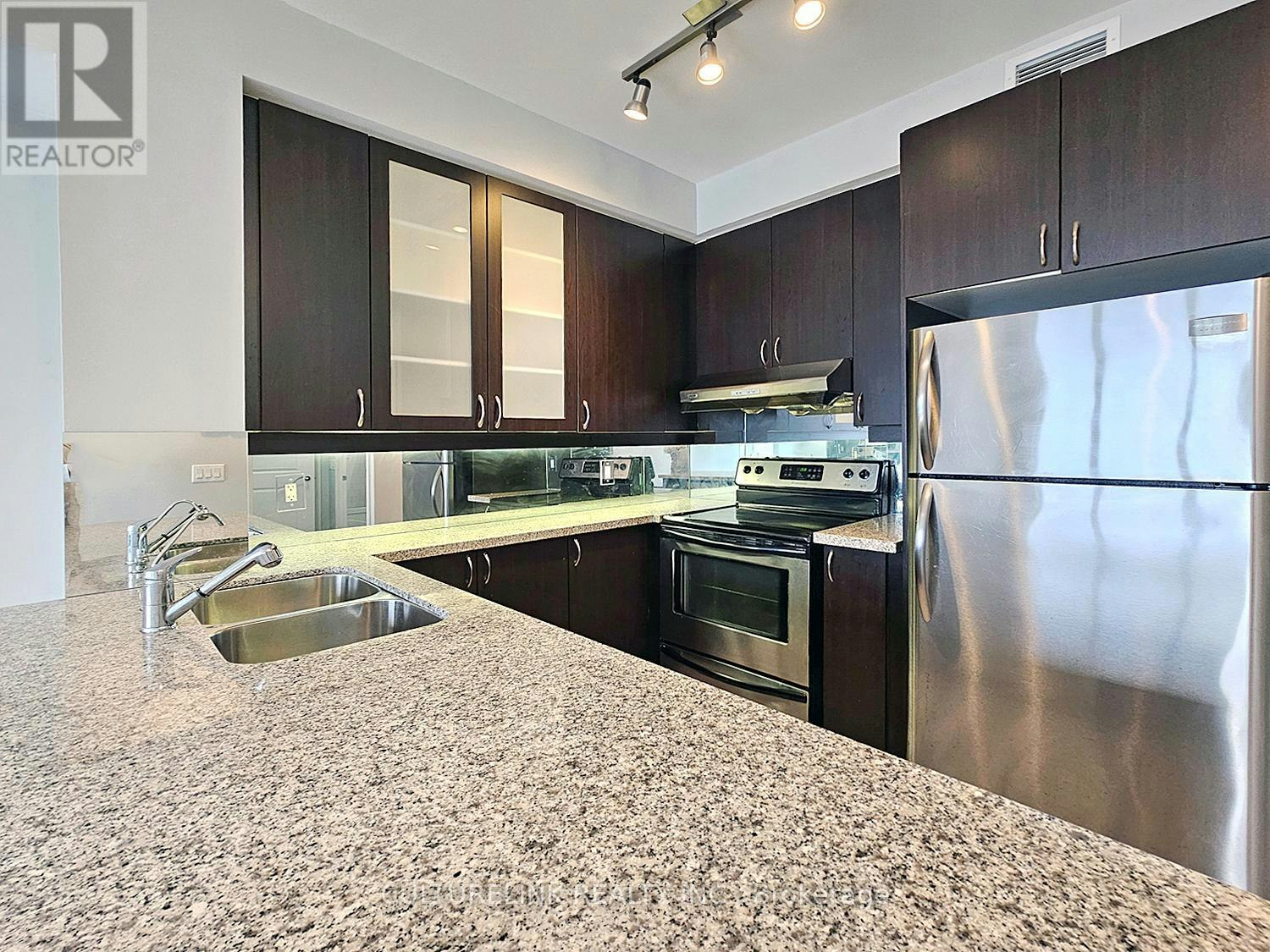 607-57 Upper Duke Crescent, Markham, ON, L6G 0B9 5