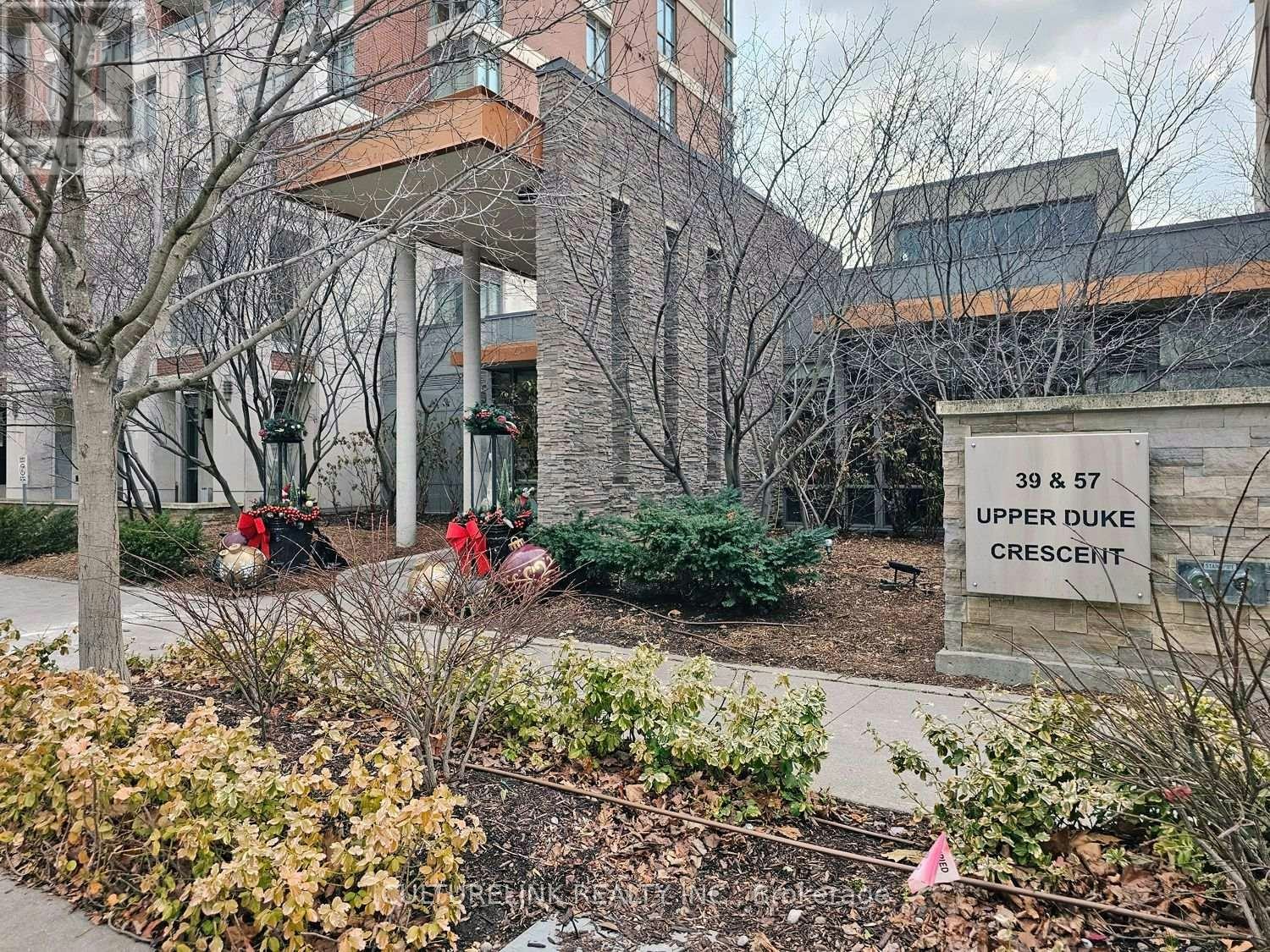 607-57 Upper Duke Crescent, Markham, ON, L6G 0B9 3